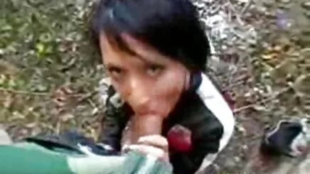 Kızıl saçlı kız yesilcam erotik porno ile oynuyor