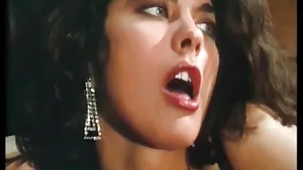 Üç eşek pornoturkfilimi ve kedi ile vahşi gitmek.