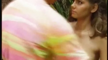 Altın bir türk porno sinaması grup erkek arasında paylaşılabilir